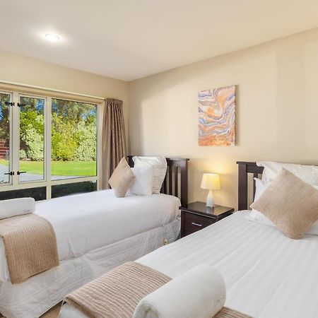 The Meadows Villa Christchurch Buitenkant foto