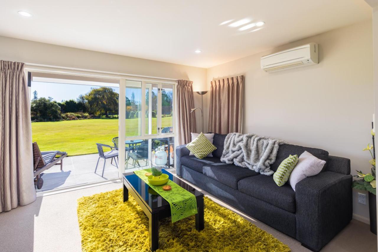 The Meadows Villa Christchurch Buitenkant foto