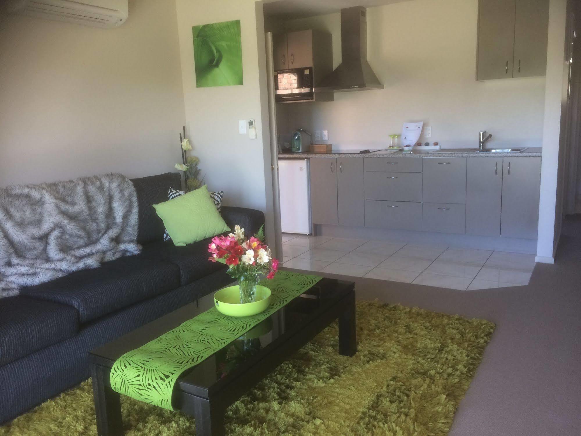 The Meadows Villa Christchurch Buitenkant foto