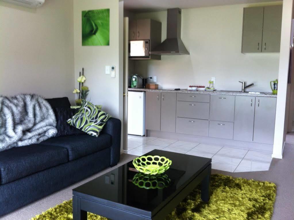 The Meadows Villa Christchurch Buitenkant foto